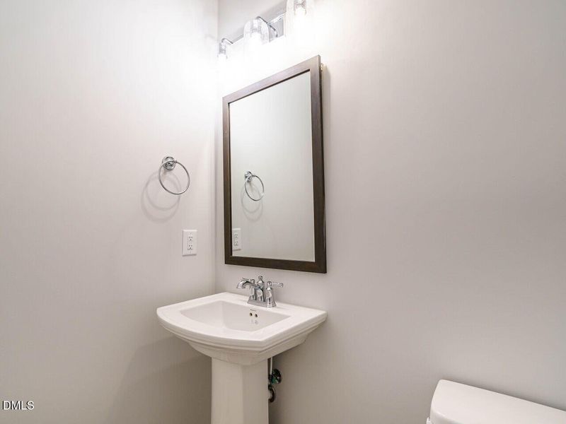 020-1280x960-half-bath