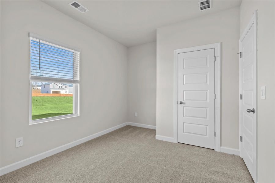 Spacious, unfurnished interior of a new home in Creek Ridge - Heritage Collection, Spartanburg (Image 19).