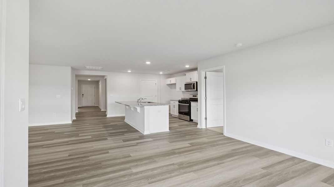 Spacious, unfurnished interior of a new home in Cascade Point, Seneca (Image 20).