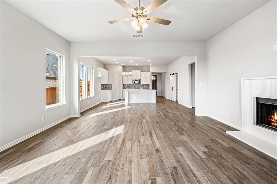 Spacious, unfurnished interior of a new home in Waterford Park, Weatherford (Image 16).