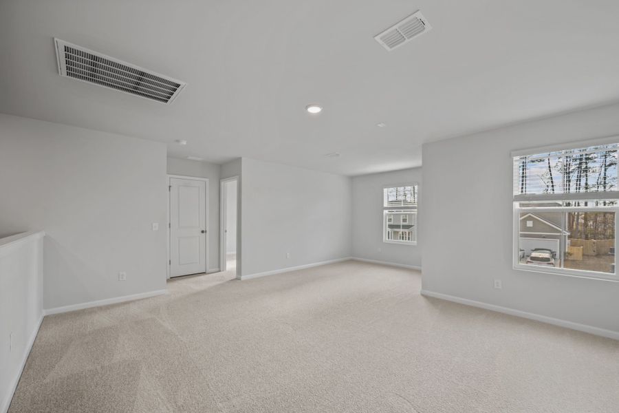 Spacious, unfurnished interior of a new home in Bradford Pointe, Summerville (Image 30).