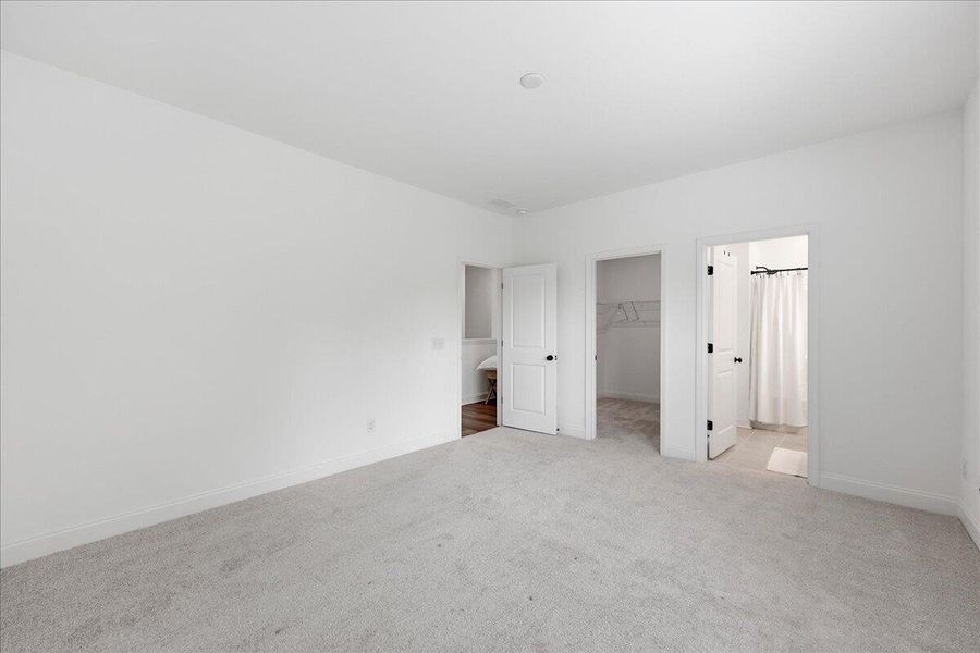 Spacious, unfurnished interior of a new home in , Summerville (Image 37).