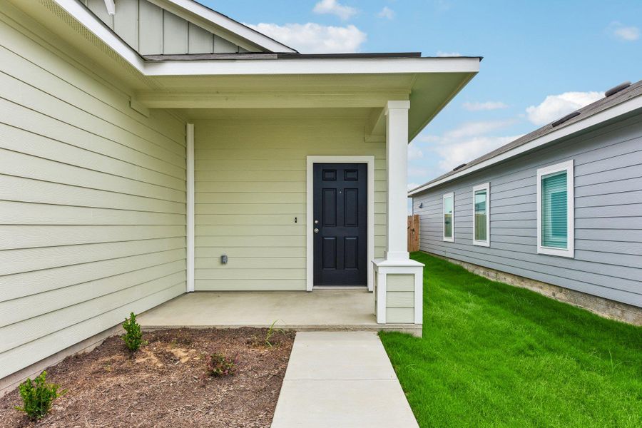 Exterior details and patio area of a home in Edgebrooke, Pflugerville (Image 17).