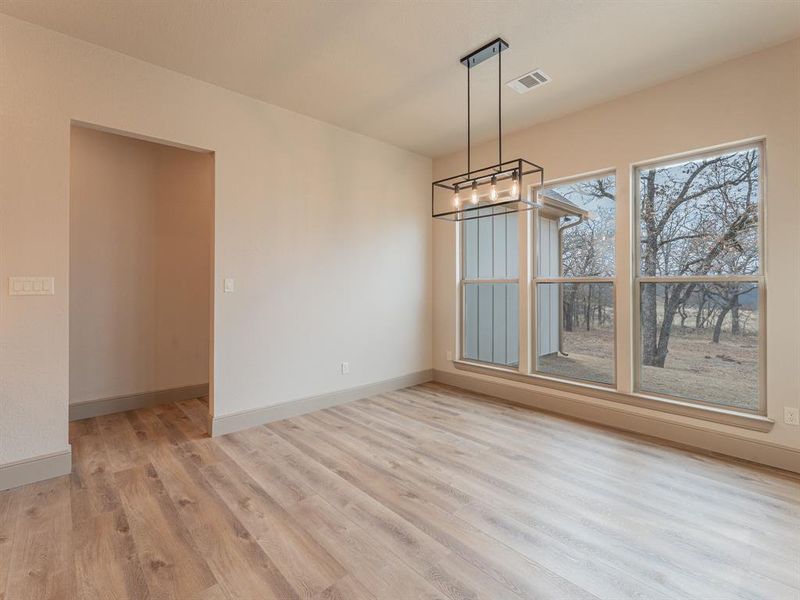 Spacious, unfurnished interior of a new home in , Paradise (Image 19).