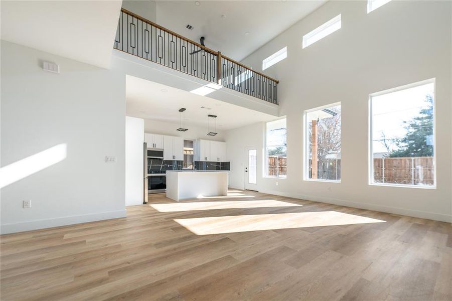 Spacious, unfurnished interior of a new home in , Dallas (Image 25).