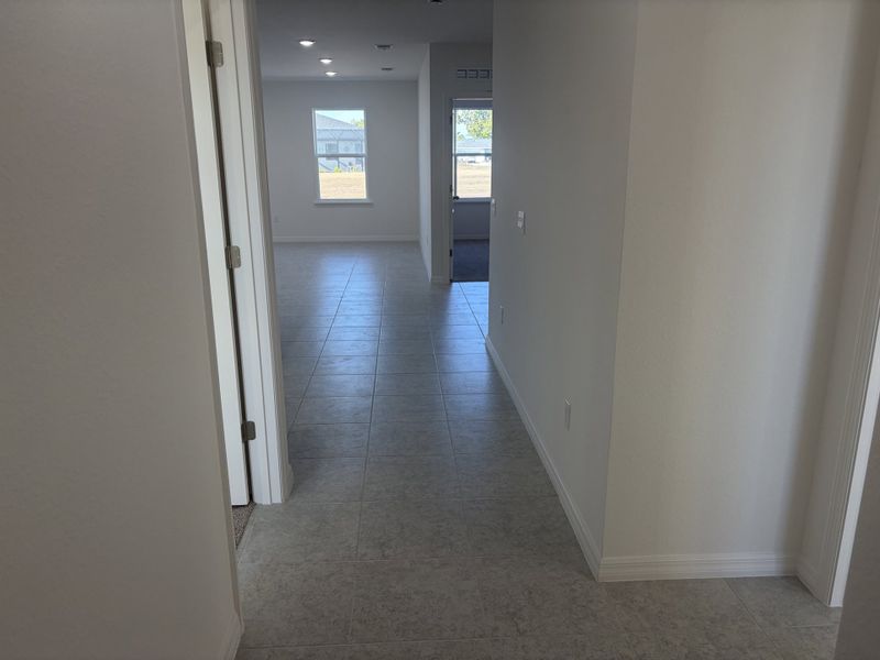 Spacious, unfurnished interior of a new home in Burnt Store Village, Punta Gorda (Image 19).