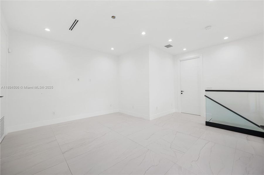 Spacious, unfurnished interior of a new home in , Fort Lauderdale (Image 29). Spacious, unfurnished interior of a new home in , Fort Lauderdale (Image 29).
