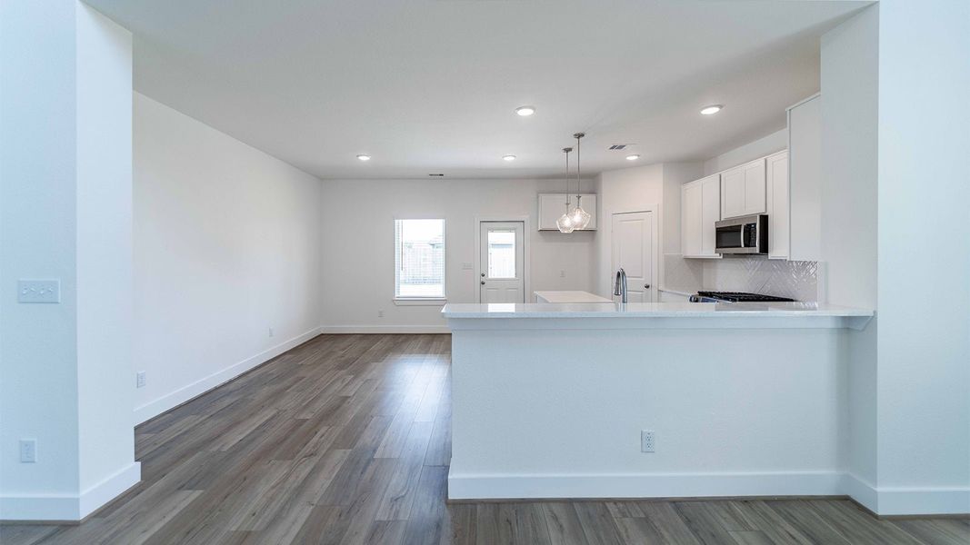 Spacious, unfurnished interior of a new home in Massey Oaks, Pearland (Image 22).