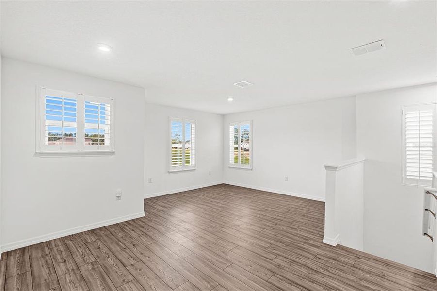 Spacious, unfurnished interior of a new home in , Deland (Image 25).