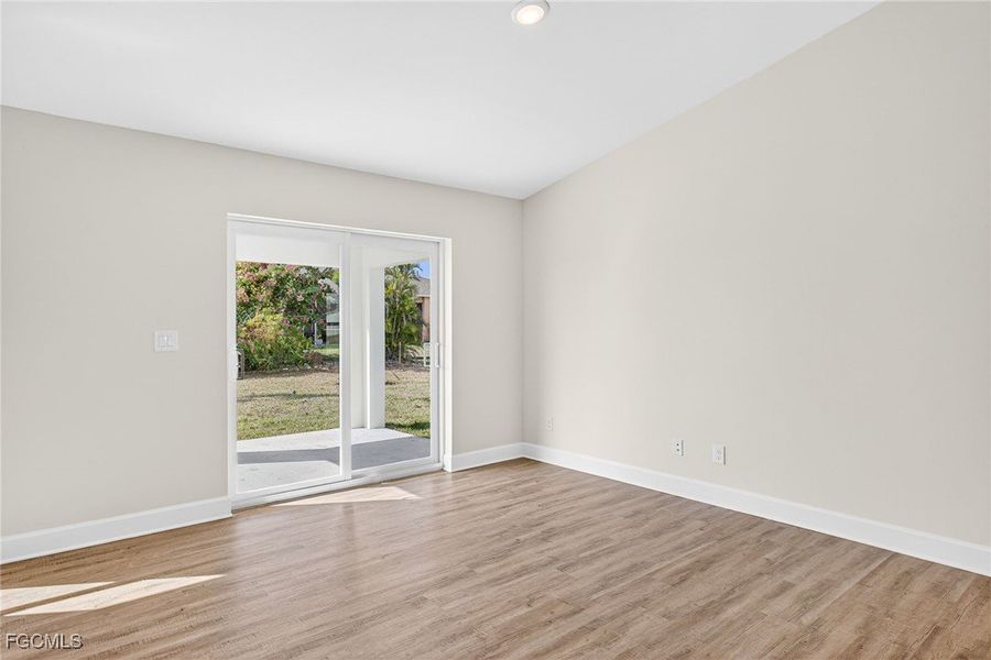 Spacious, unfurnished interior of a new home in Cape Coral, Cape Coral (Image 19).
