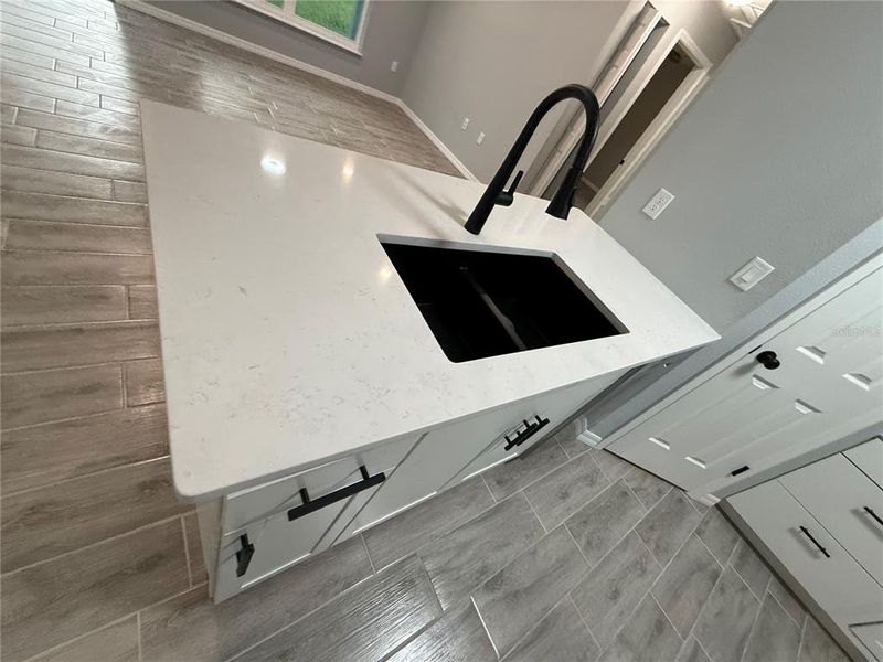 Spacious, unfurnished interior of a new home in , Ocala (Image 10).