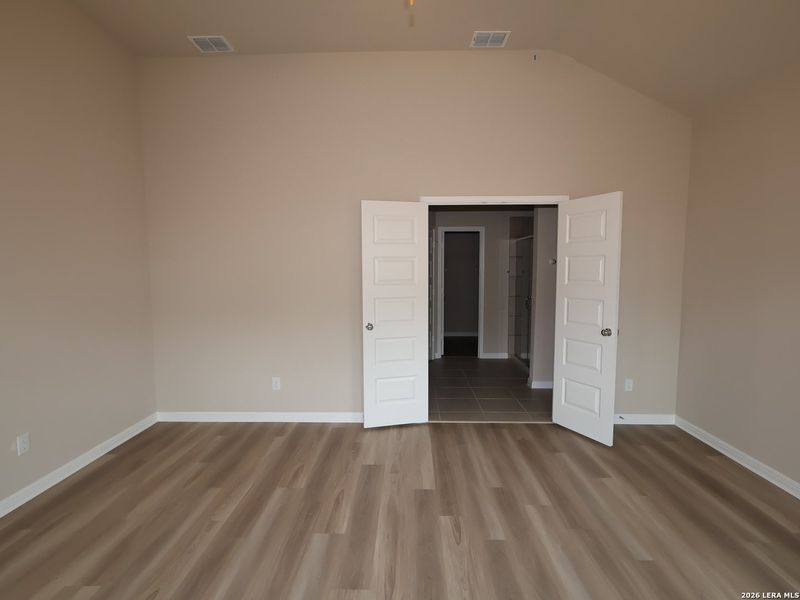Spacious, unfurnished interior of a new home in Mesquite Ridge, San Antonio (Image 23). Spacious, unfurnished interior of a new home in Mesquite Ridge, San Antonio (Image 23).