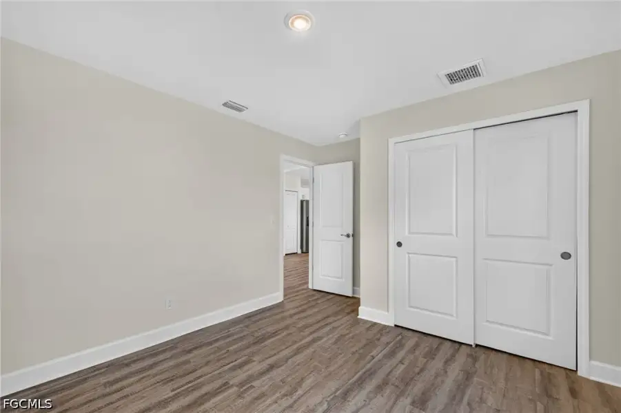 Spacious, unfurnished interior of a new home in Cape Coral, Cape Coral (Image 26).