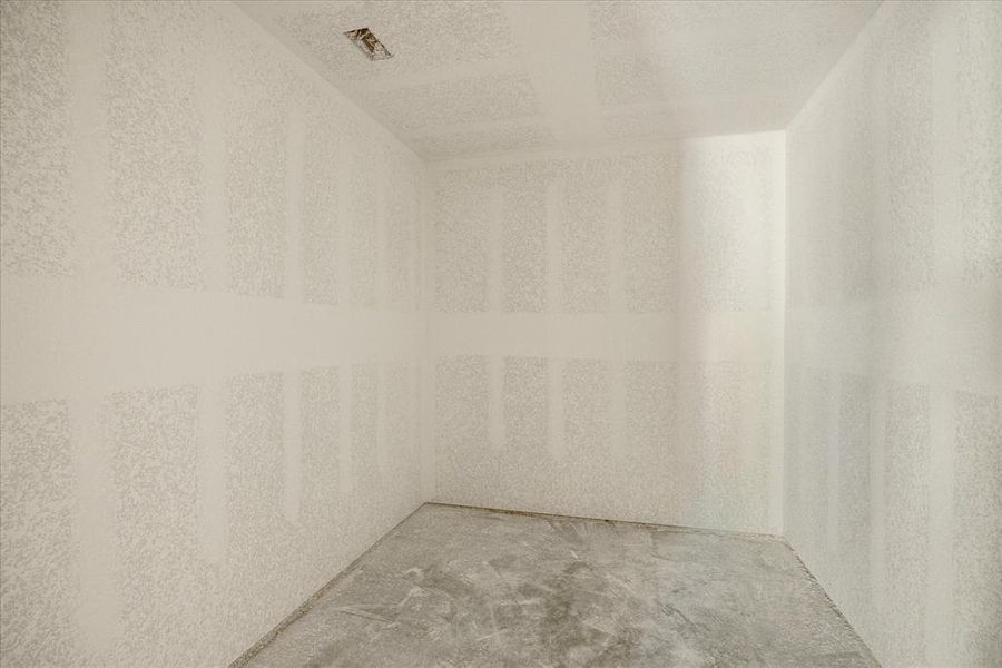 Spacious, unfurnished interior of a new home in , Tolar (Image 11).