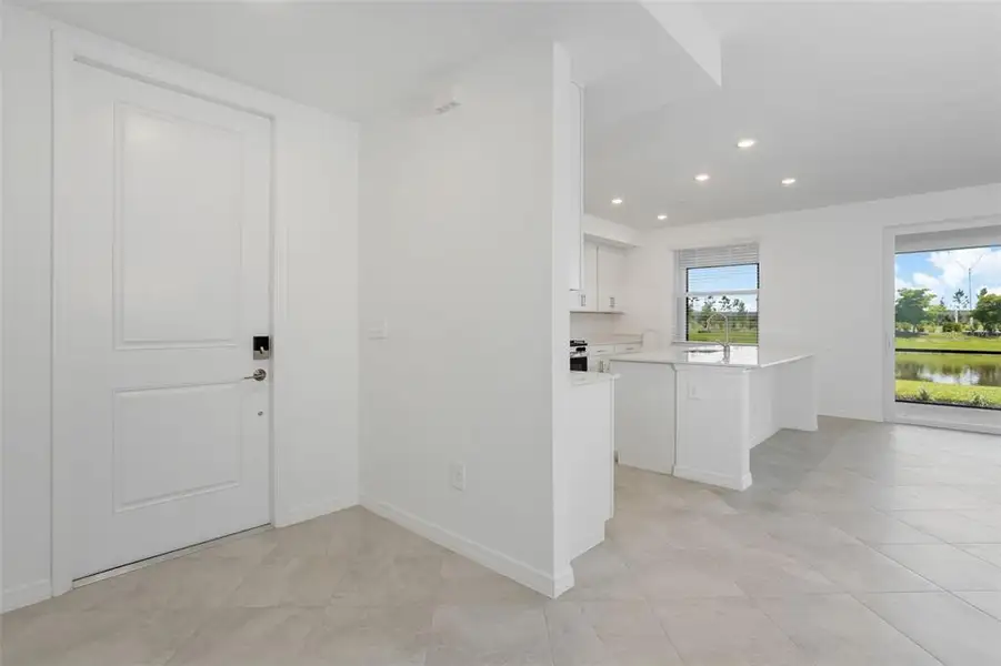 Spacious, unfurnished interior of a new home in Calusa Country Club, Lakewood Ranch (Image 38).