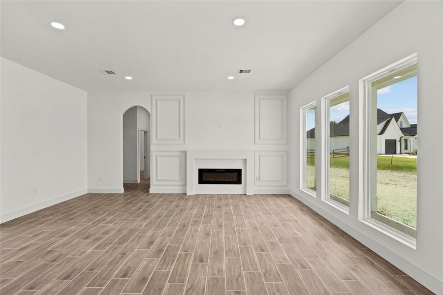 Spacious, unfurnished interior of a new home in , Alvin (Image 26).