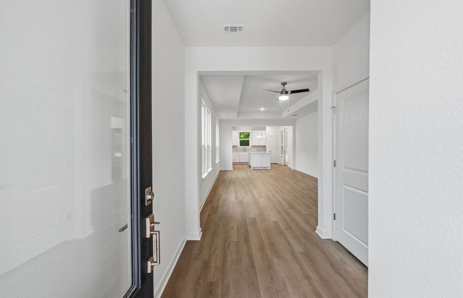 Spacious, unfurnished interior of a new home in Sun City Texas, Georgetown (Image 31).