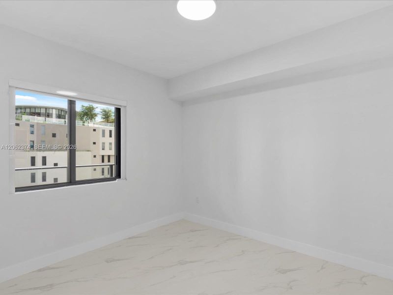 Spacious, unfurnished interior of a new home in , Miami (Image 34).