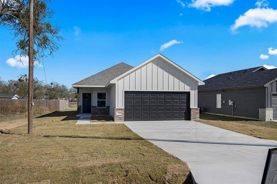 Front exterior of a new home in , Itasca, TX, highlighting curb appeal (Image 19). Front exterior of a new home in , Itasca, TX, highlighting curb appeal (Image 19).