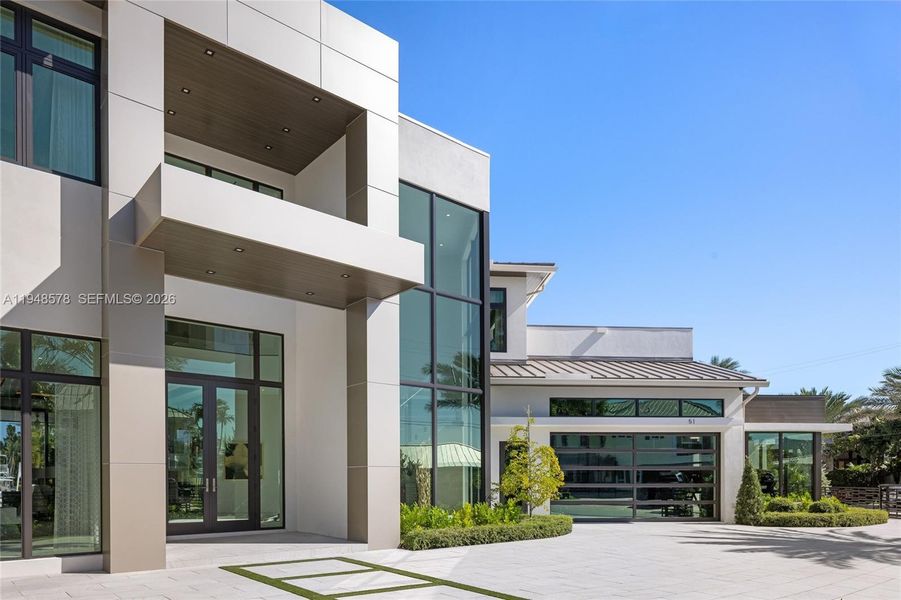 Condo located in Fort Lauderdale, FL showcasing its design and architecture (Image 5).