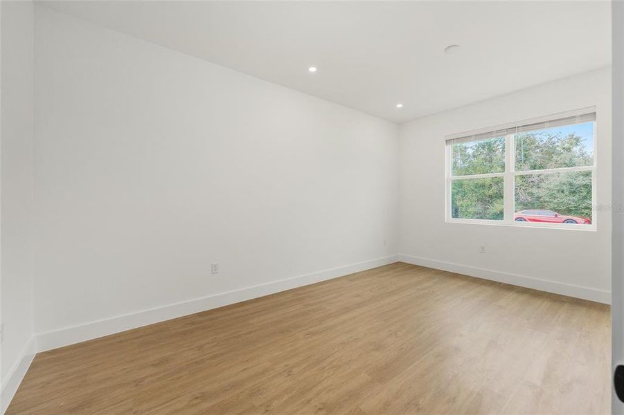 Spacious, unfurnished interior of a new home in , Ocala (Image 23).