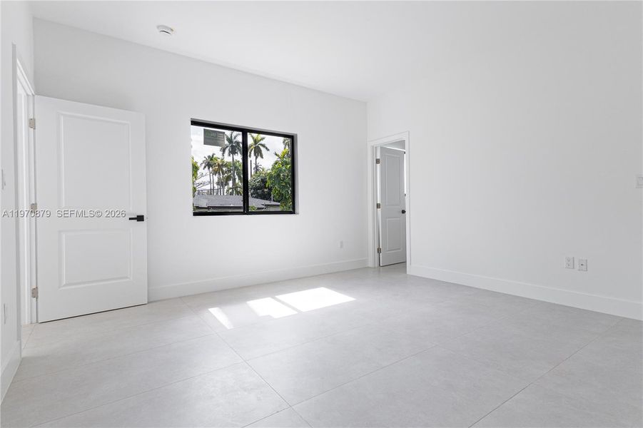 Spacious, unfurnished interior of a new home in , Miami (Image 21).