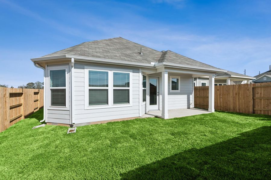 Exterior details and patio area of a home in Summerview, Fulshear (Image 4).