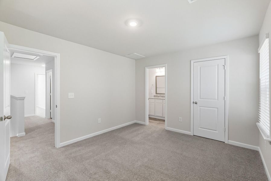 Representative unfurnished interior of a home built from the Palmetto II by McGuinn Homes in Clarke Townes, Anderson (Image 59).