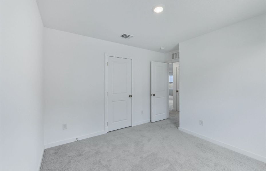 Spacious, unfurnished interior of a new home in Larson Crossing, Elgin (Image 29).