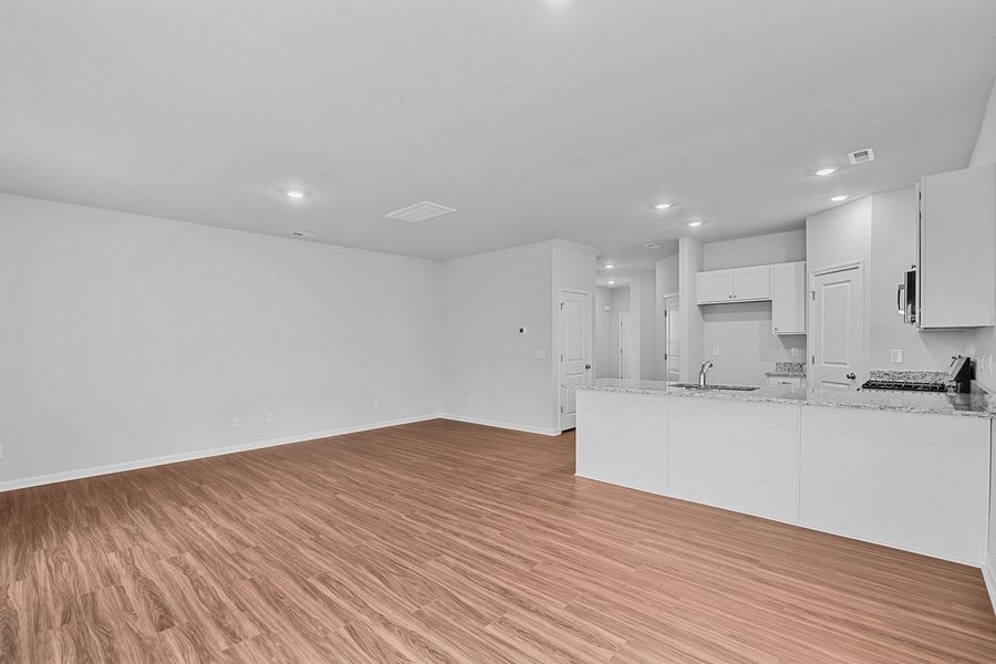 Spacious, unfurnished interior of a new home in Hanes Lake, Winston-Salem (Image 15).