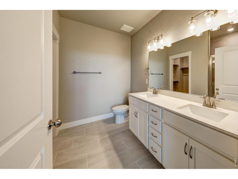 Furnished interior view inside a new home in , Longmont (Image 14).