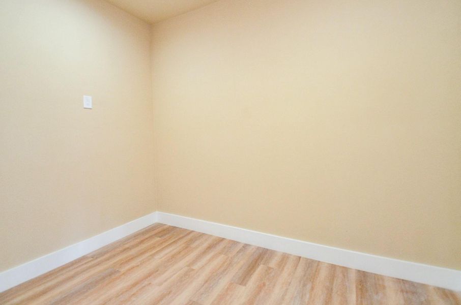 Spacious, unfurnished interior of a new home in , Sugar Land (Image 21).