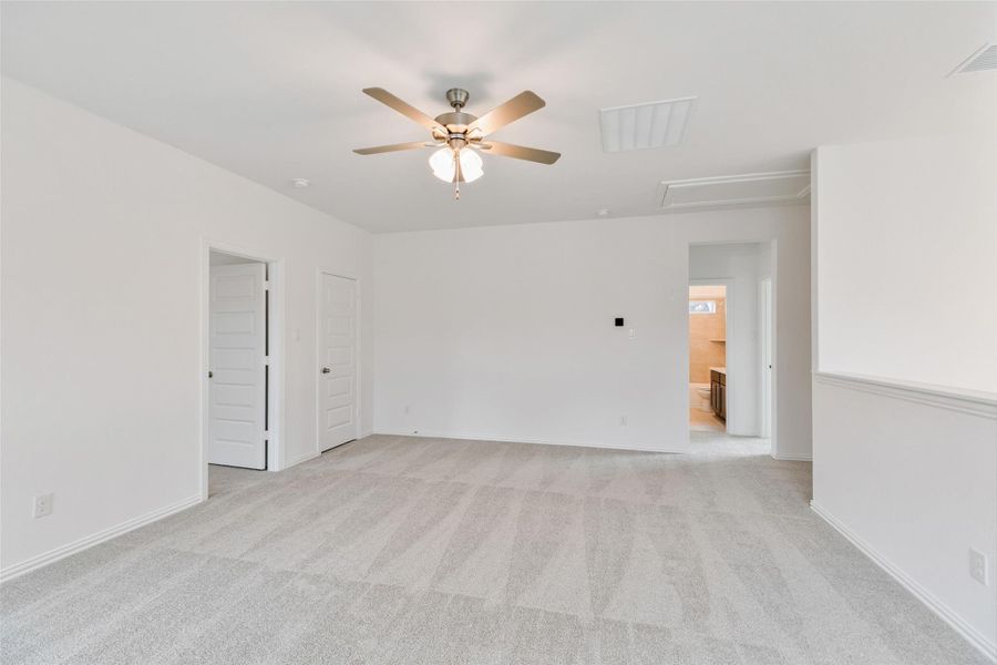 Spacious, unfurnished interior of a new home in Ellis Cove, Seabrook (Image 27).