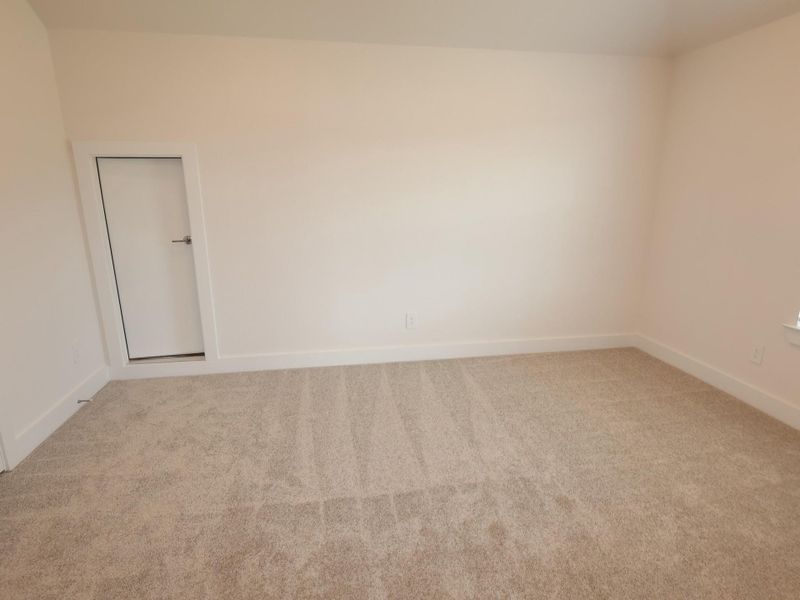 Spacious, unfurnished interior of a new home in Sorella, Tomball (Image 19). Spacious, unfurnished interior of a new home in Sorella, Tomball (Image 19).