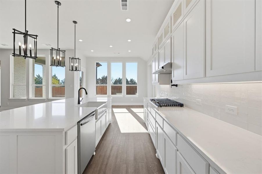 Furnished interior view inside a new home in Dove Hollow, Waxahachie (Image 4).