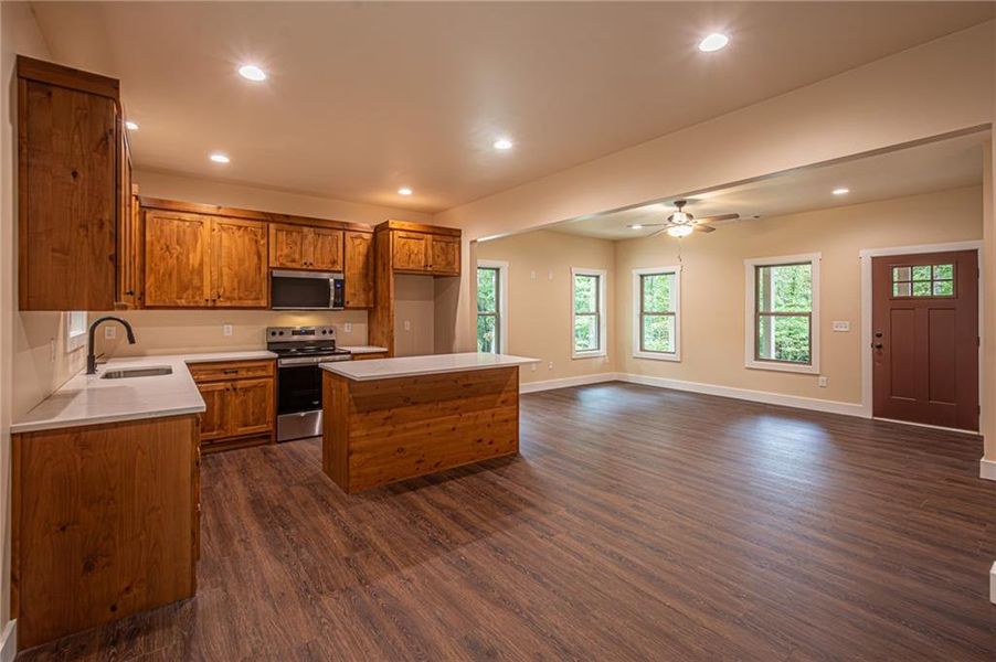 Furnished interior view inside a new home in , Dahlonega (Image 10).