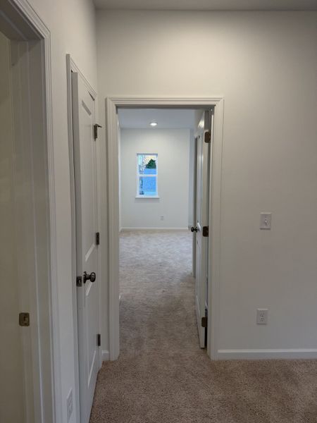 Spacious, unfurnished interior of a new home in Marlin Pointe, White House (Image 11).