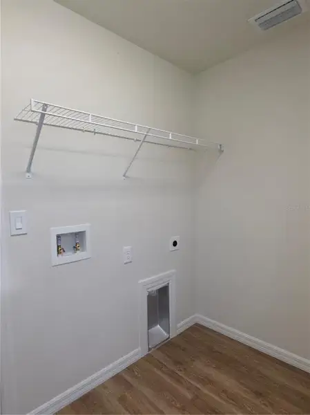 Spacious, unfurnished interior of a new home in , Citrus Springs (Image 10).