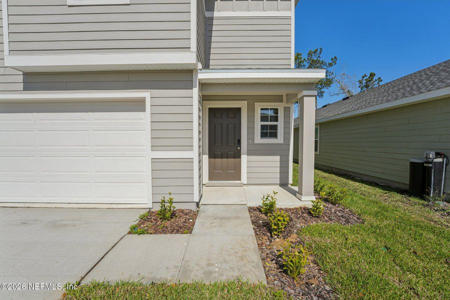 Exterior details and patio area of a home in Kings Landing, Jacksonville (Image 3).