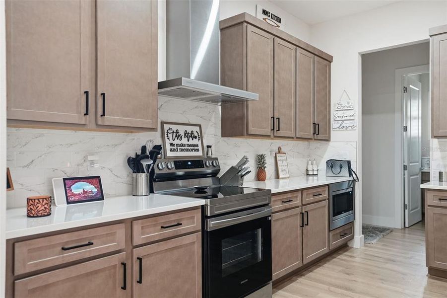 Furnished interior view inside a new home in , Weeki Wachee (Image 14).
