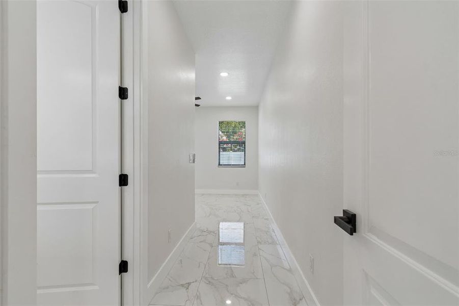 Spacious, unfurnished interior of a new home in , Tampa (Image 29).