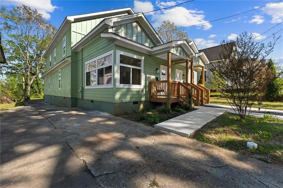 Exterior details and patio area of a home in , Atlanta (Image 30).