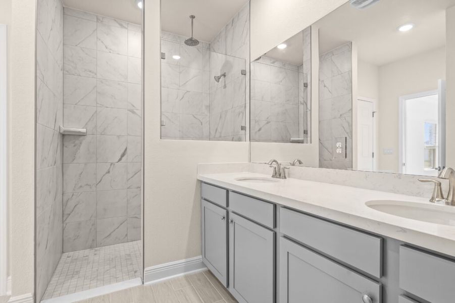 Furnished interior view inside a new home in Lake Merial, Panama City (Image 6).