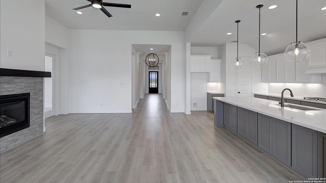 Furnished interior view inside a new home in Haby Hill 60', San Antonio (Image 9). Furnished interior view inside a new home in Haby Hill 60', San Antonio (Image 9).