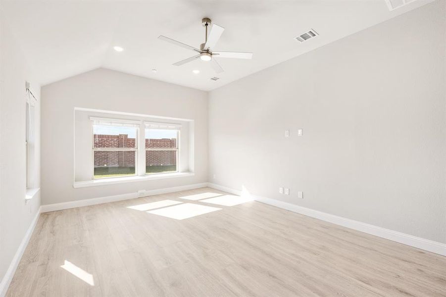 Spacious, unfurnished interior of a new home in Creekview Meadows, Pilot Point (Image 22).