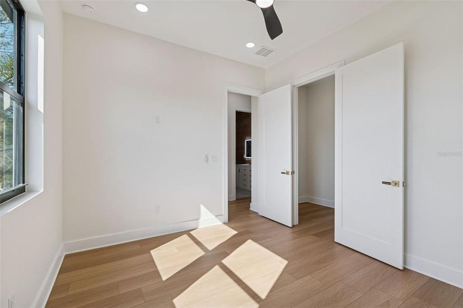 Spacious, unfurnished interior of a new home in , Tampa (Image 49).