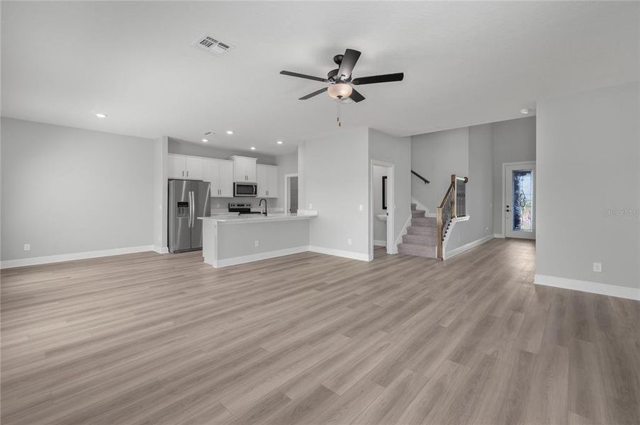 Spacious, unfurnished interior of a new home in Gum Lake Preserve, Lake Alfred (Image 18).