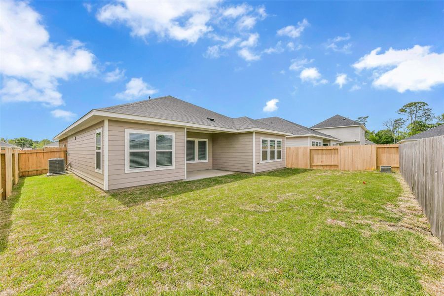 Exterior details and patio area of a home in King Oaks Village, Baytown (Image 4).