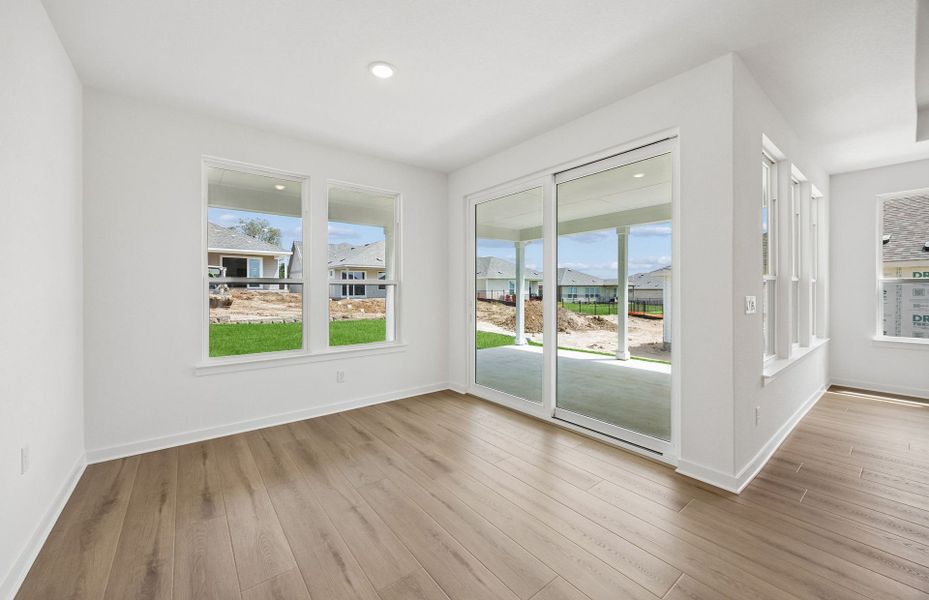 Spacious, unfurnished interior of a new home in Sun City Texas, Georgetown (Image 25).