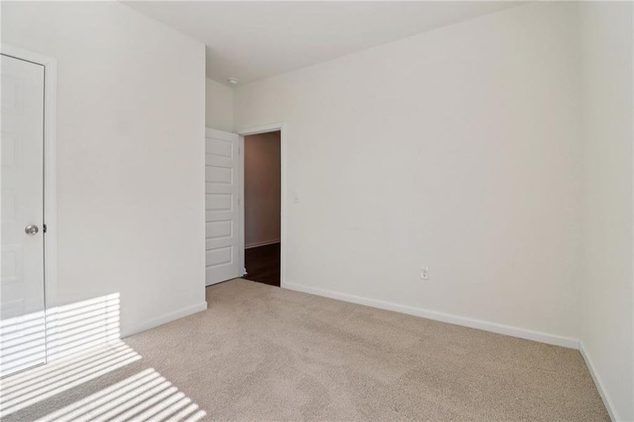 Spacious, unfurnished interior of a new home in Broder Farm, Stockbridge (Image 21).